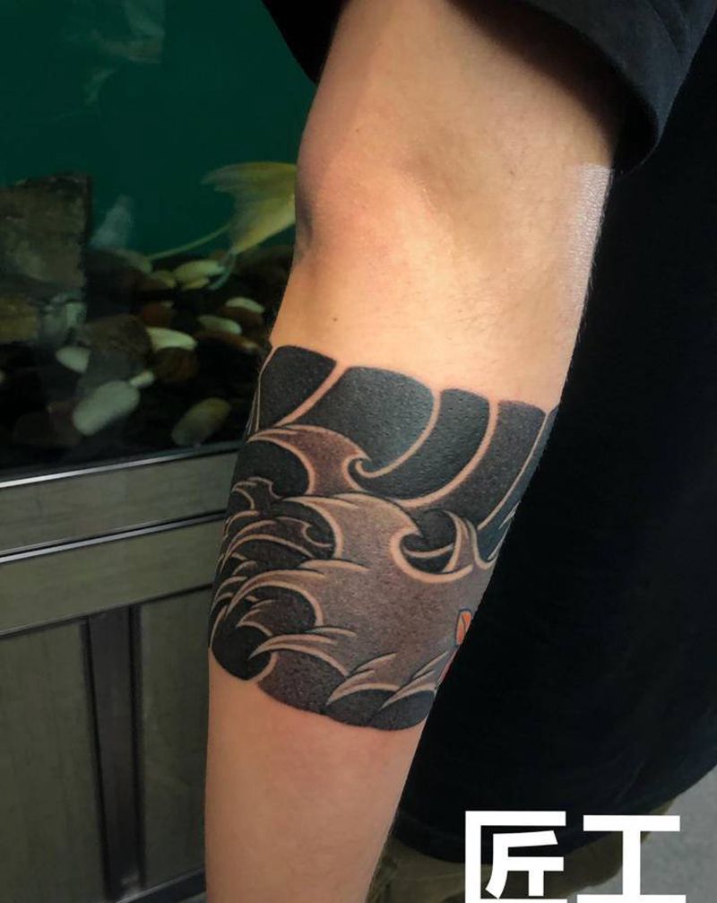 老传统臂环纹身图片_手臂老传统纹身图案