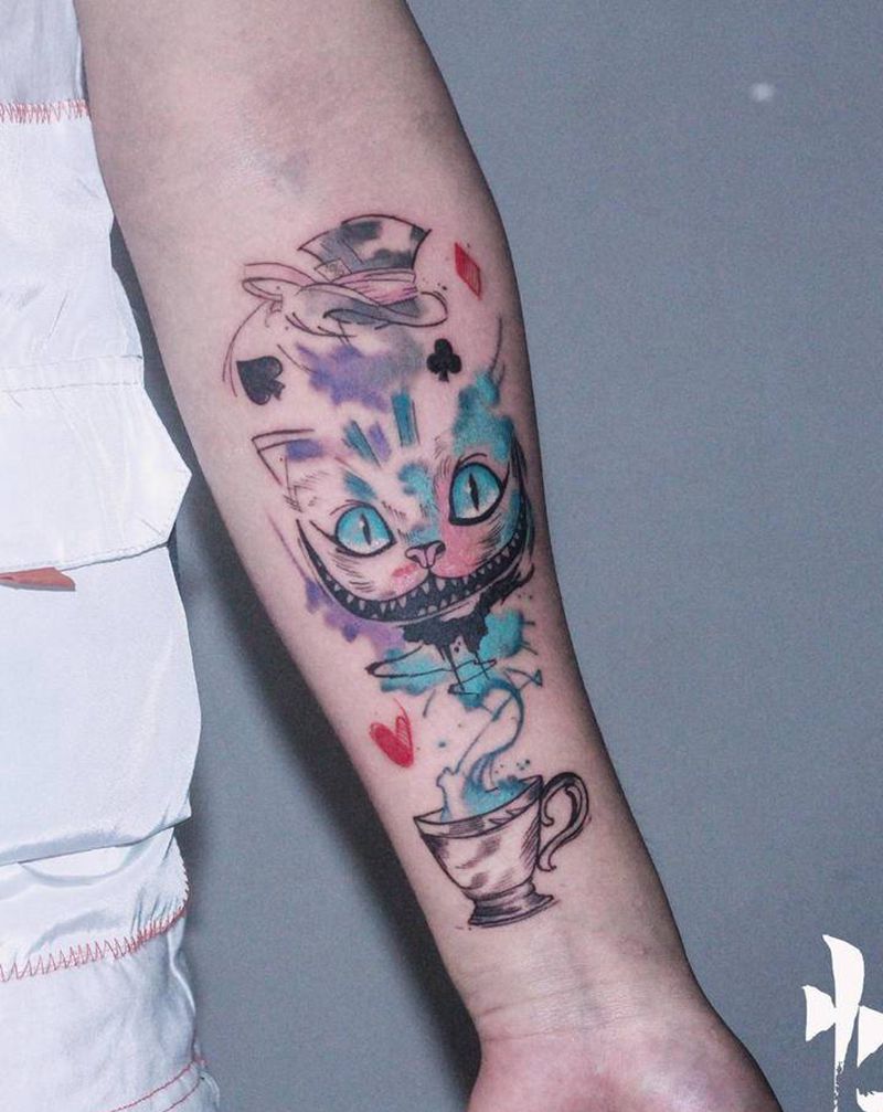 爱丽丝梦游仙境纹身图片_手臂水彩纹身图案