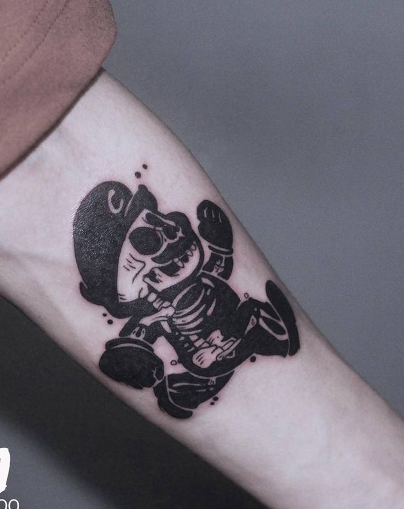 暗黑马里奥纹身图片_手臂图腾纹身图案