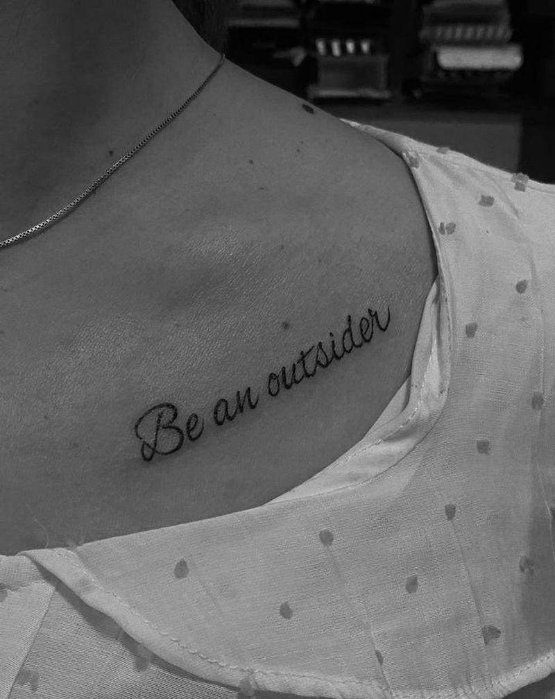 英文纹身图片_胸部几何纹身图案