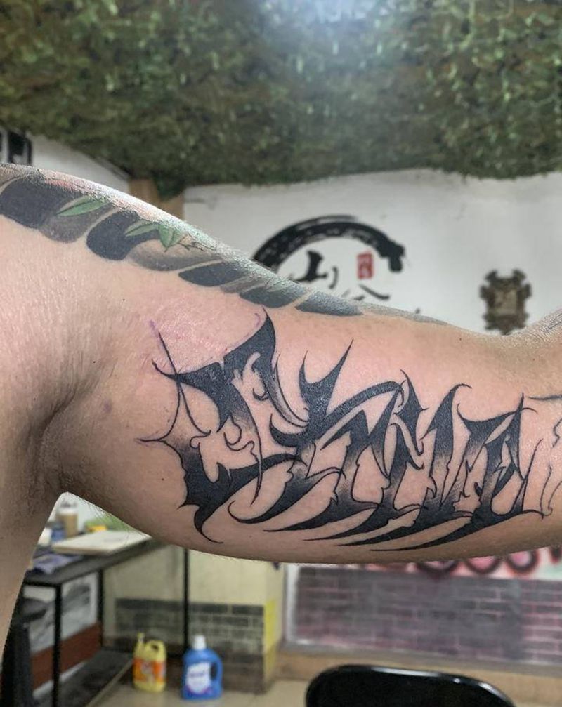 花体纹身图片_手臂花体字纹身图案