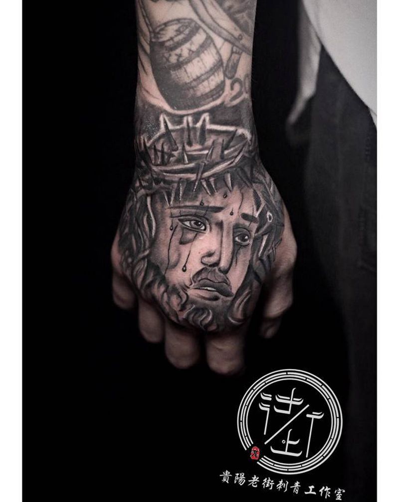 翔子作品，手背耶稣，下次做细节纹身图片_手部欧美写实耶稣纹身图案