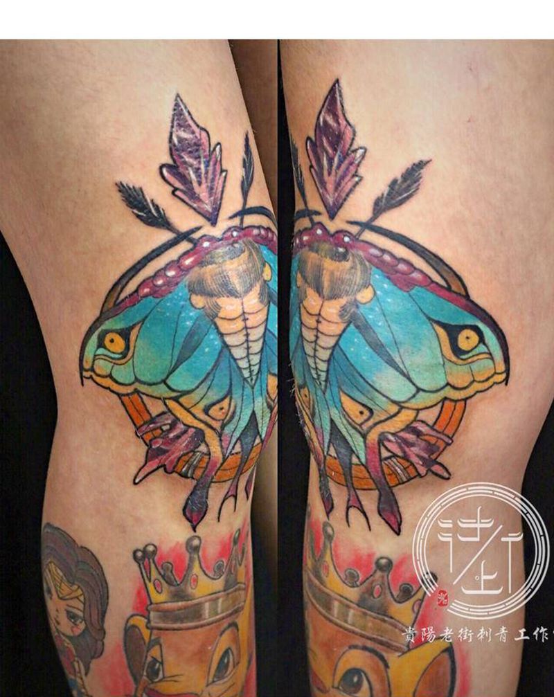 翔子作品，爆个膝盖，花膝盖？纹身图片_腿部New School飞蛾膝盖纹身图案