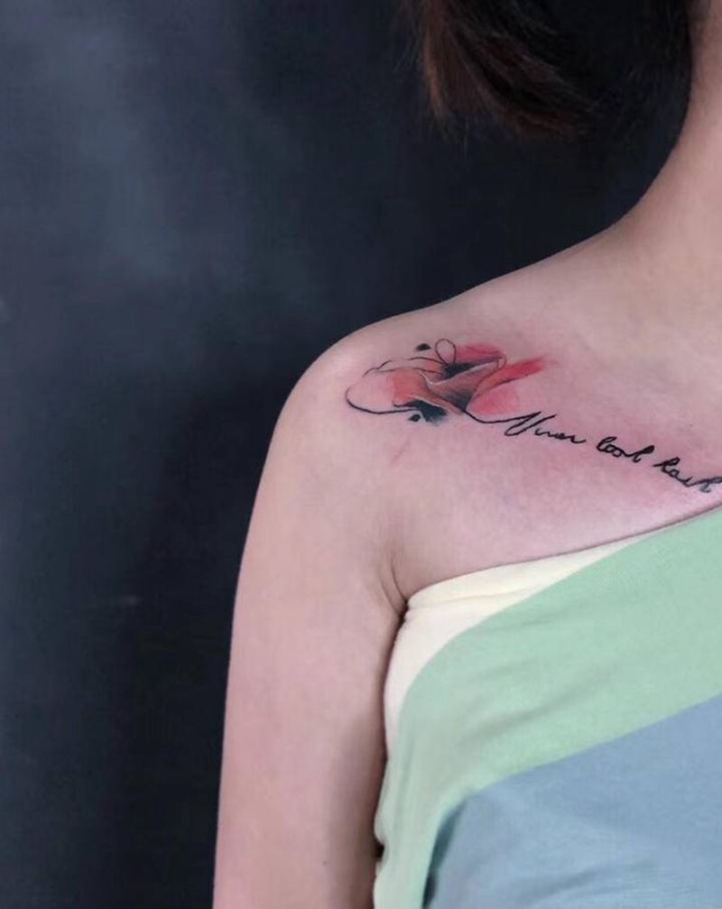 锁骨英文纹身图片_颈部水彩纹身图案