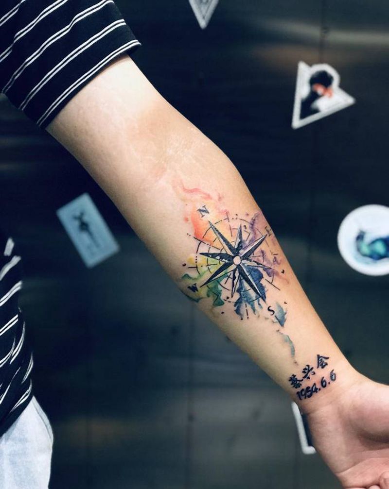 指南针纹身图片_手部纹身图案