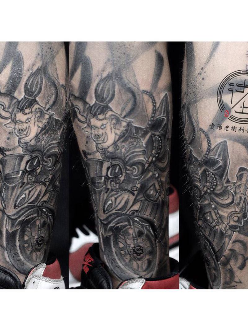 翔子作品，猪八戒骑个烂摩托。纹身图片_腿部新传统欧美写实猪八戒摩托车纹身图案