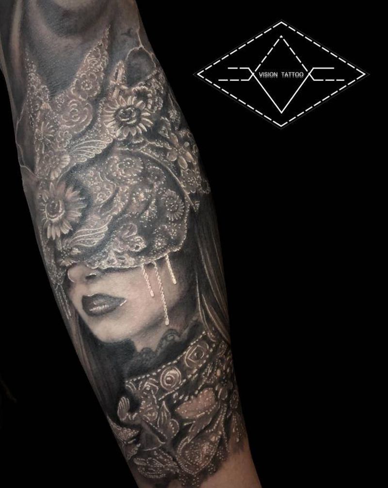 小臂女性肖像纹身图片_手部手臂欧美写实人物黑白纹身图案