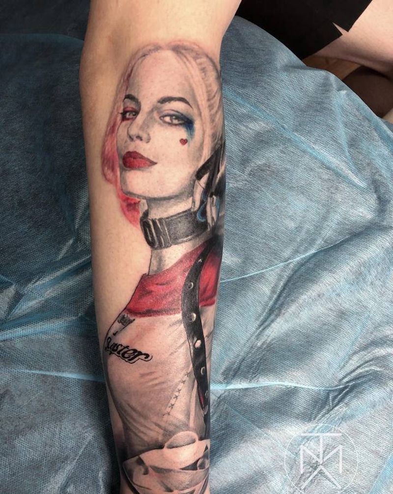 哈利奎恩纹身图片_手部手臂欧美写实彩色肖像哈利奎恩纹身图案