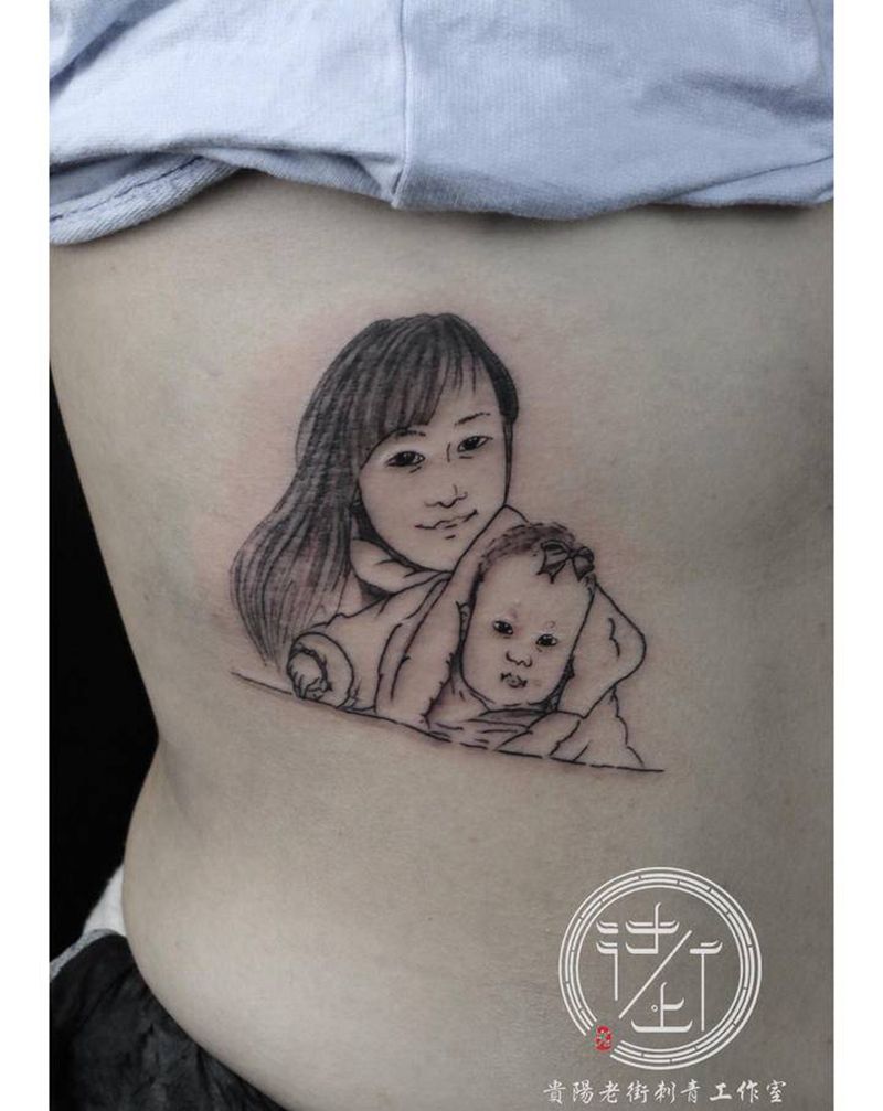 翔子作品，照片的简化。纹身图片_腹部点刺母爱纹身图案