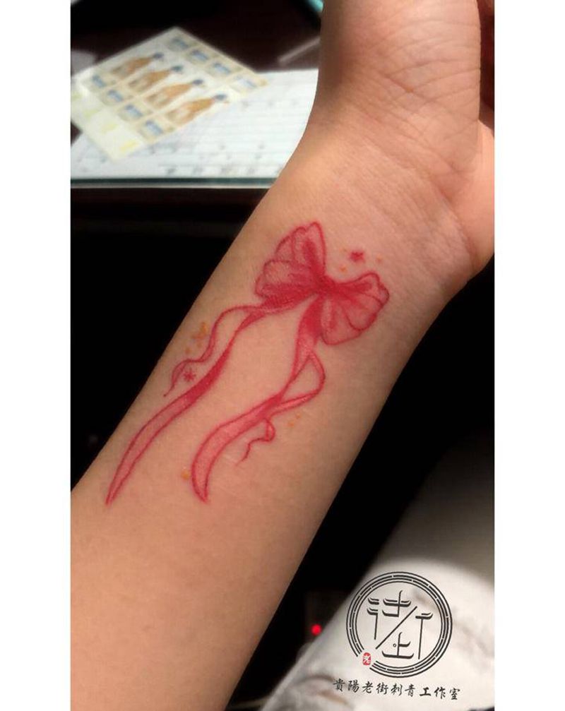 蝴蝶结纹身图片_手臂水彩几何蝴蝶结纹身图案