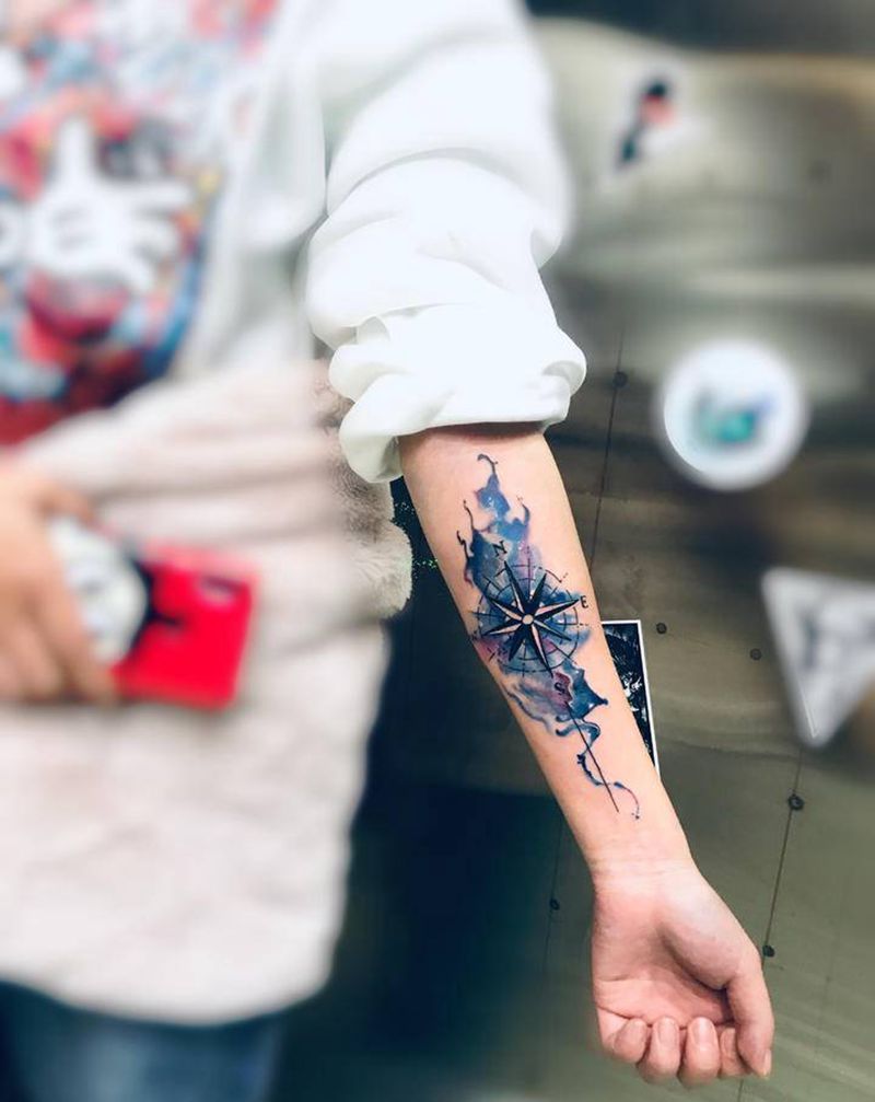 指南针纹身图片_手臂纹身图案