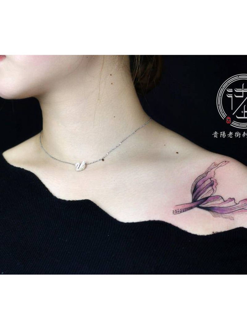 翔子作品，鱼尾。纹身图片_肩部水彩几何鱼尾纹身图案