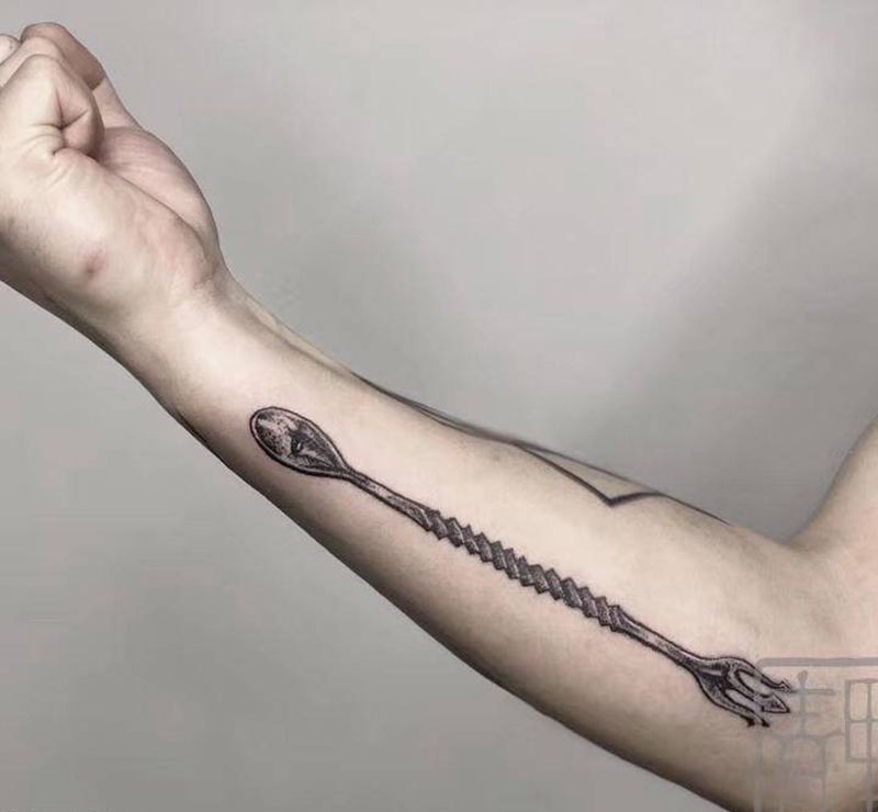 吧勺纹身图片_手臂点刺吧勺调酒师纹身图案