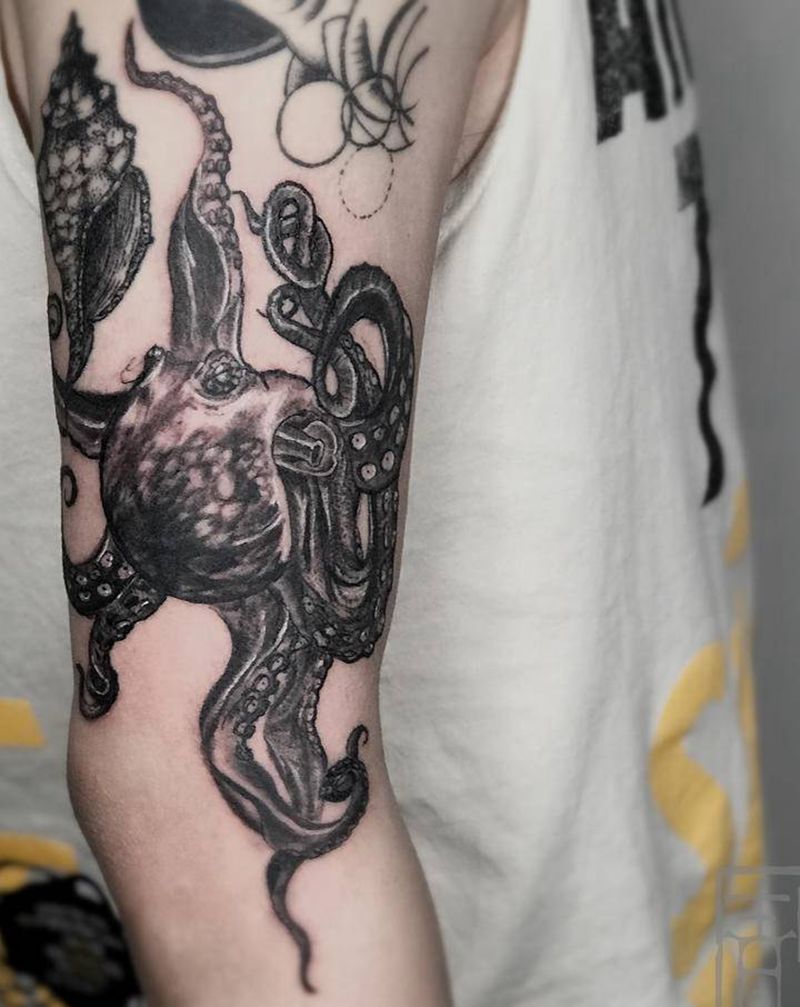 章鱼纹身图片_手臂点刺章鱼纹身图案