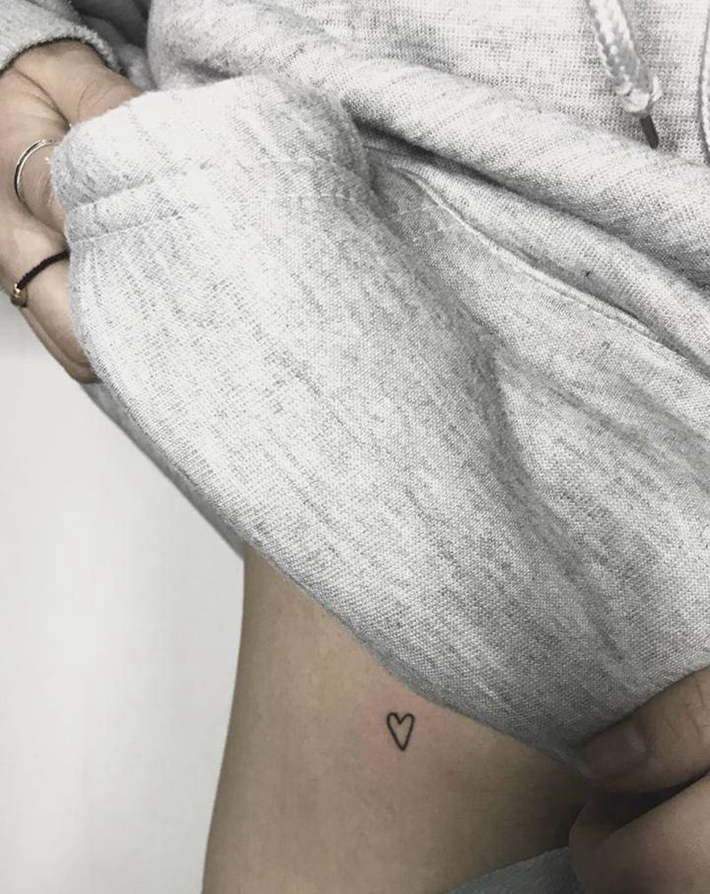 爱心纹身图片_腹部桃心爱心纹身图案