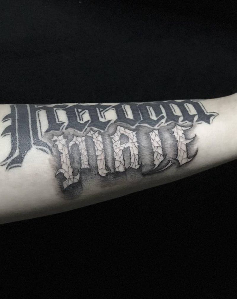 字母纹身图片_手部花体字纹身图案