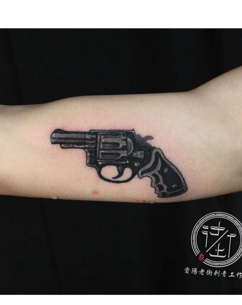 手枪纹身图片_手臂New School枪纹身图案