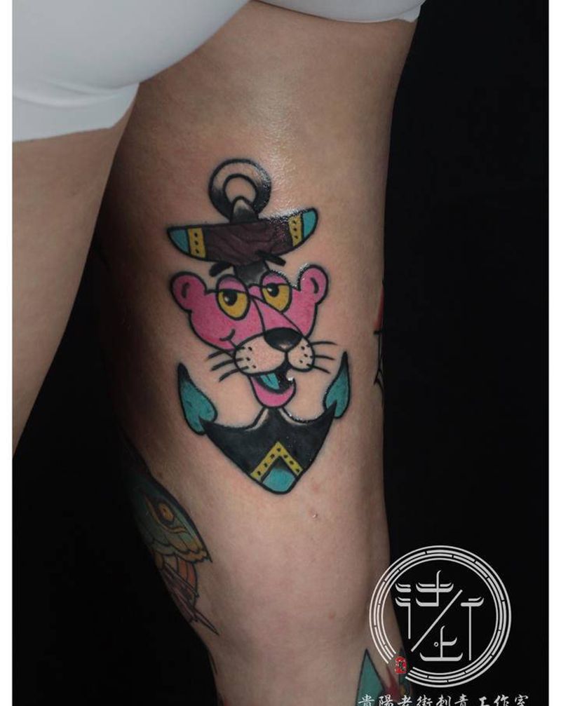 Old school纹身图片_腿部Old School粉红豹纹身图案