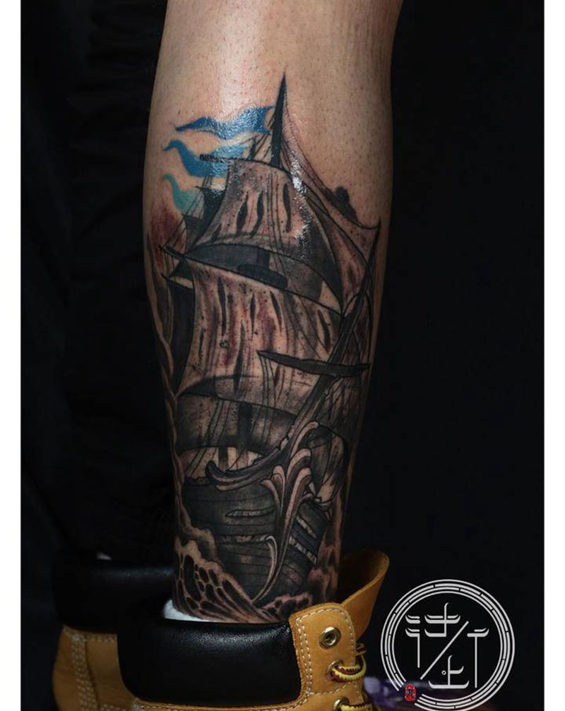帆船纹身图片_腿部欧美写实New School帆船纹身图案