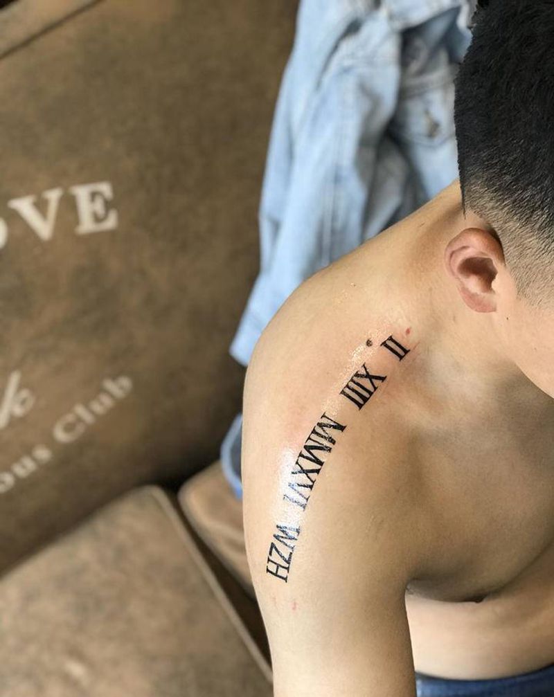 罗马数字纹身图片_肩部纹身图案