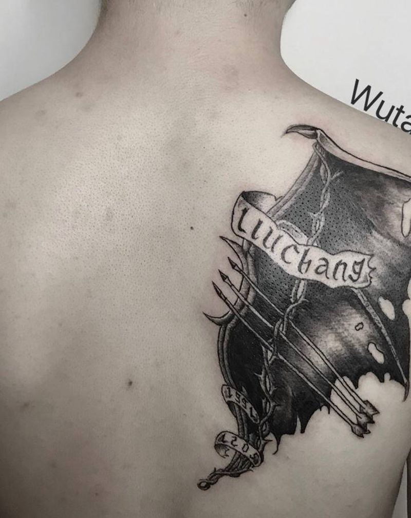 射手座恶魔纹身图片_背部点刺射手座弓箭翅膀纹身图案