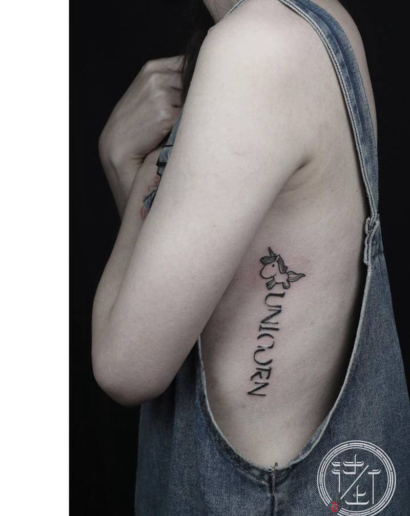 独角兽纹身图片_胸部腰部点刺几何独角兽纹身图案