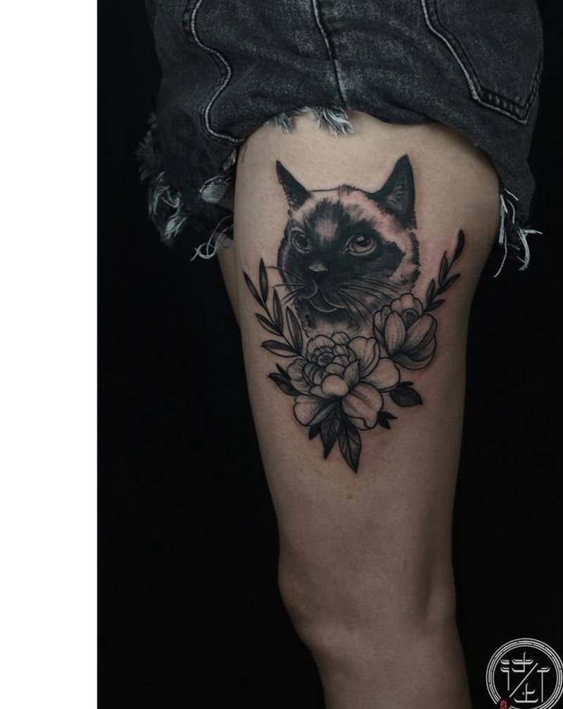 猫咪纹身图片_腿部几何点刺猫纹身图案