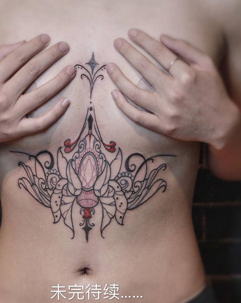 胸下纹身图片_胸部点刺胸下纹身图案