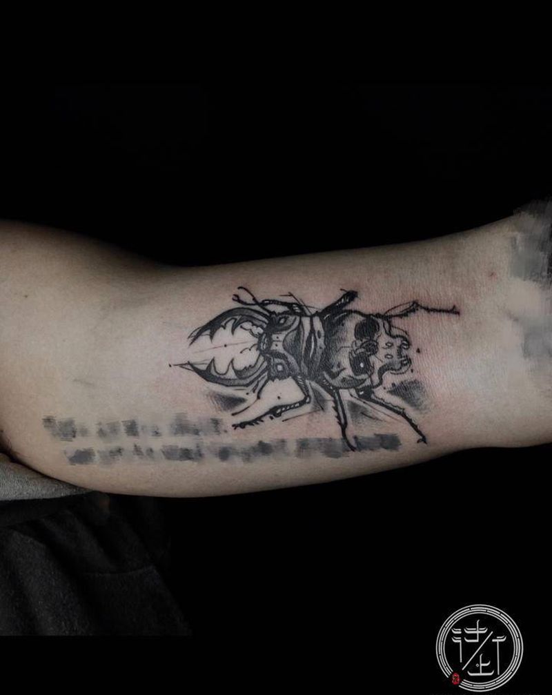 Blackwork甲壳虫纹身图片_手臂暗黑纹身图案