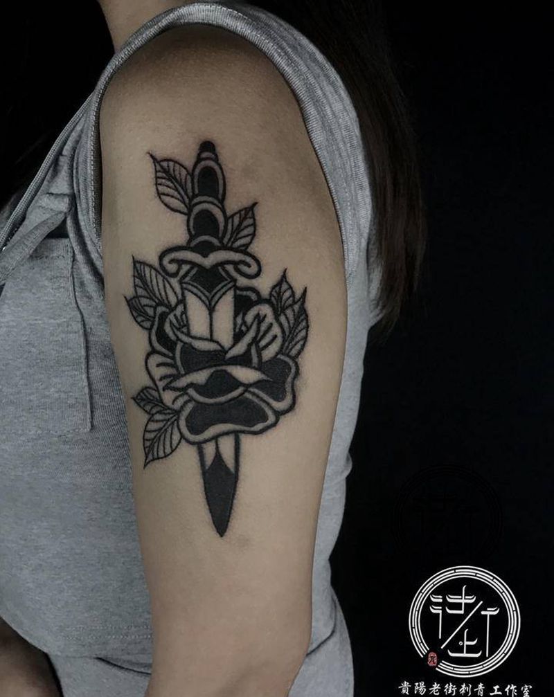 Oldschool玫瑰纹身图片_手臂Old School玫瑰纹身图案