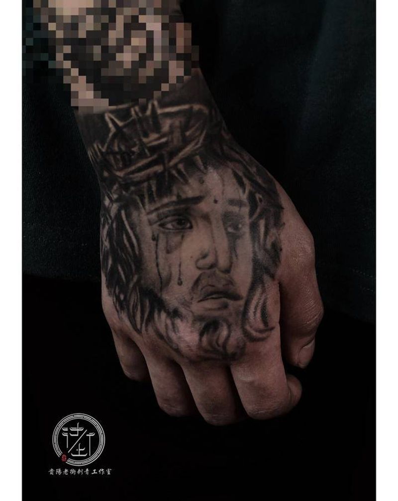 耶稣与撒旦纹身图片_手部欧美写实手背耶稣撒旦纹身图案