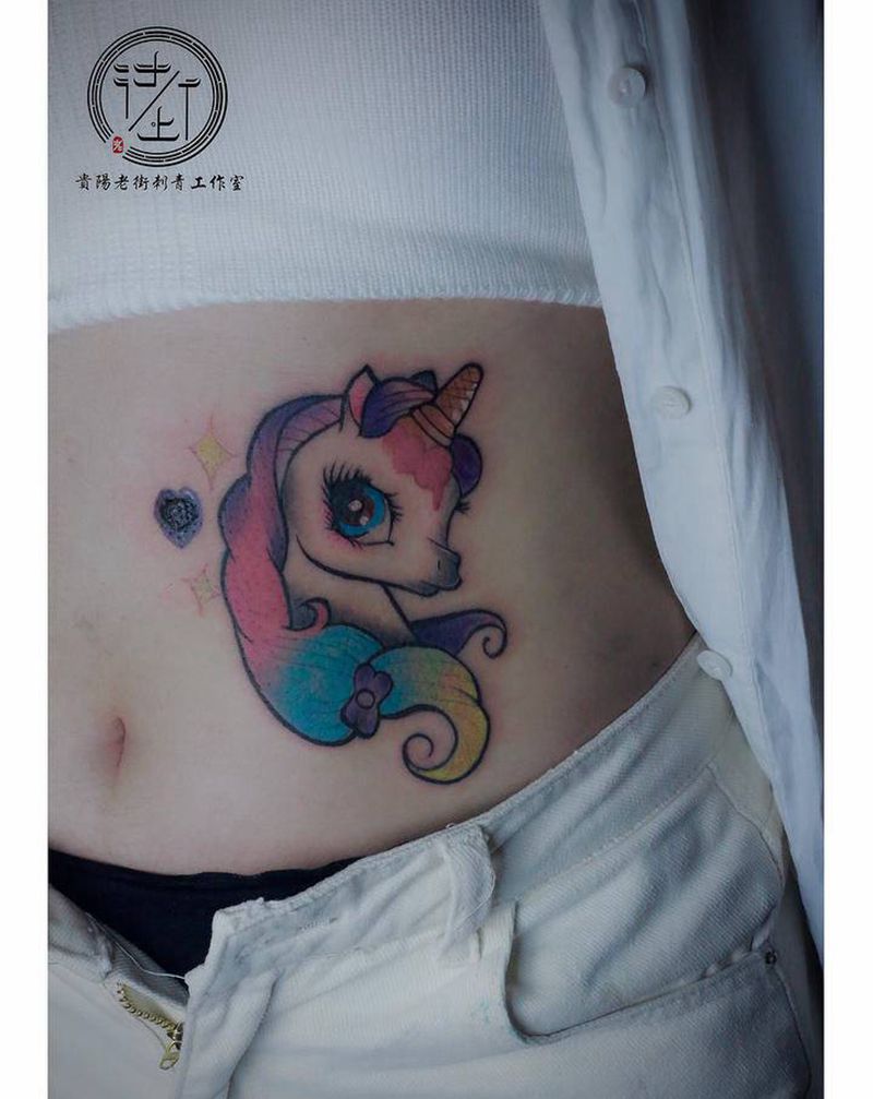 独角兽纹身图片_腹部New School纹身图案