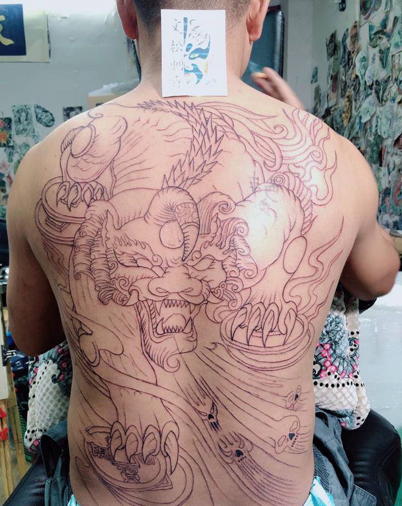 未完纹身图片_背部纹身图案