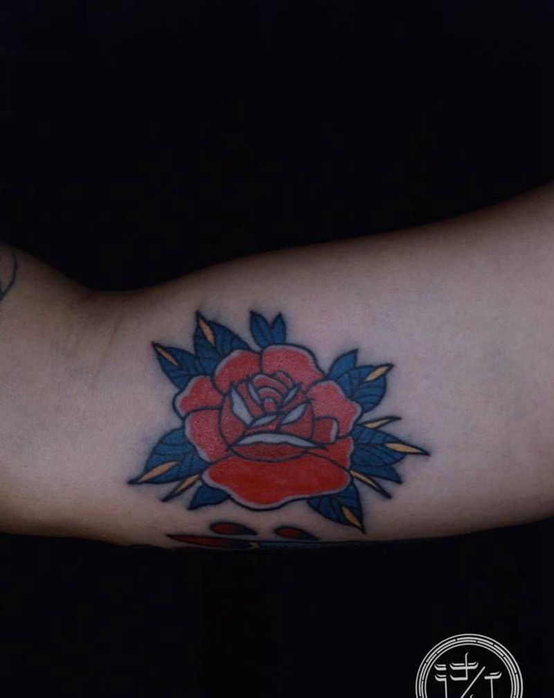 Old school玫瑰纹身图片_手臂Old School纹身图案