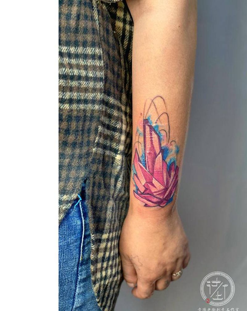 水晶纹身图片_手臂水彩水晶纹身图案