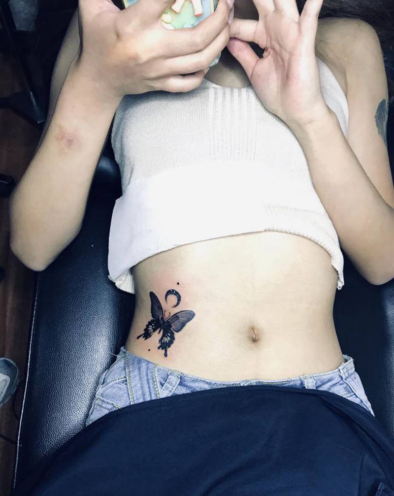 蝴蝶纹身图片_腰部腹部纹身图案