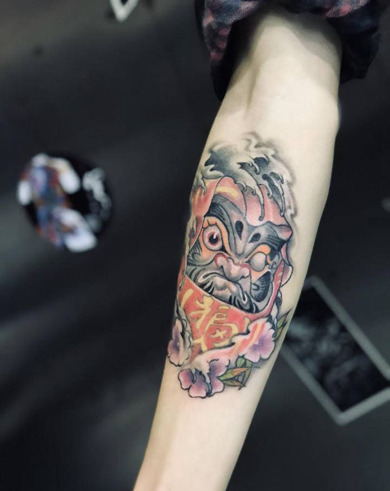 卤蛋一枚纹身图片_手部新传统纹身图案