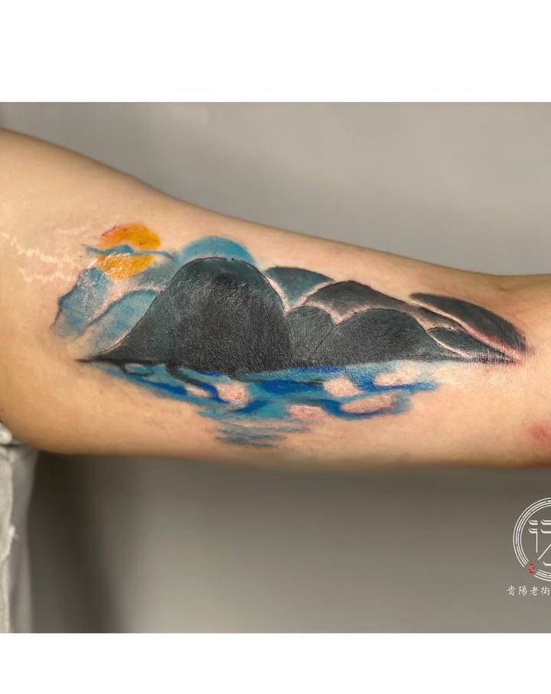 山水纹身图片_手臂水墨遮盖纹身图案