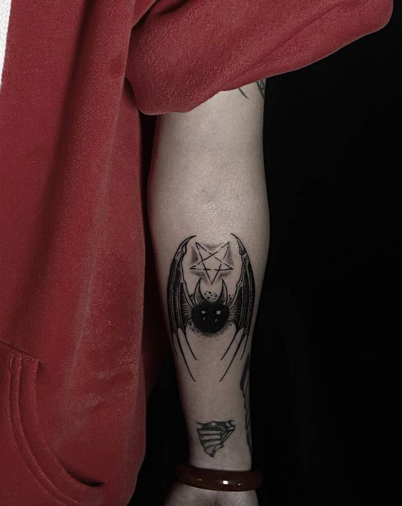 蝙蝠纹身图片_手臂Old School蝙蝠纹身图案