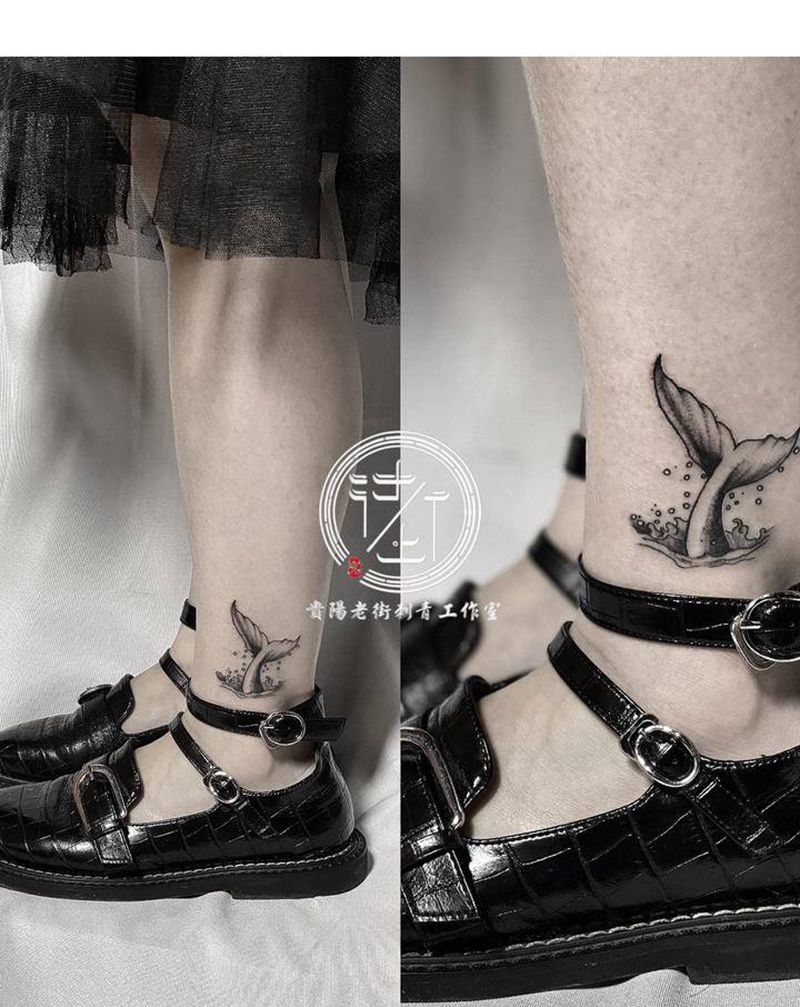 鱼尾巴纹身图片_脚部水墨鱼尾纹身图案