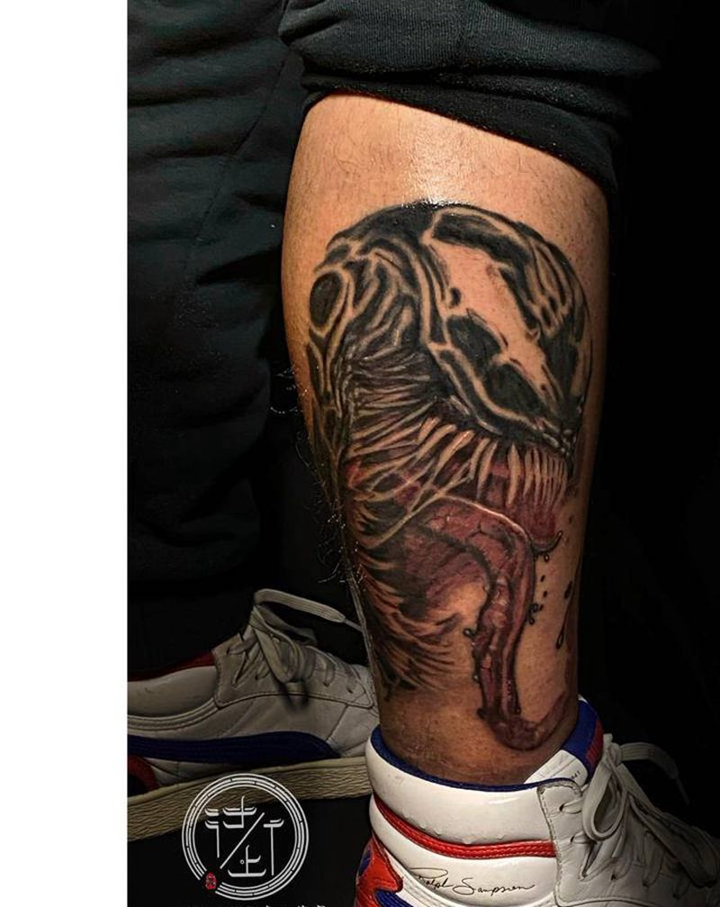 毒液纹身图片_脚部欧美写实毒液纹身图案