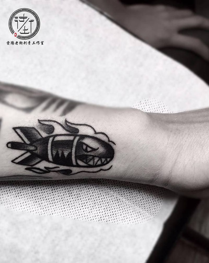 Oldschool填空纹身图片_手臂Old School填空纹身图案