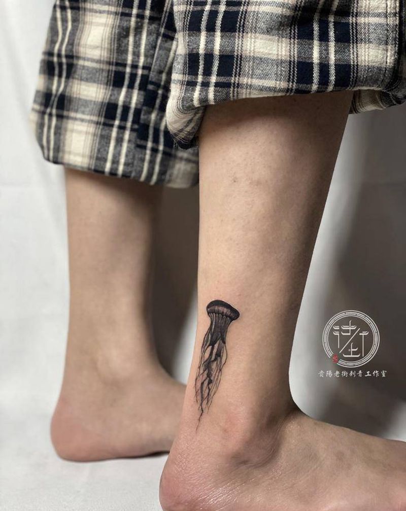 水母纹身图片_脚部点刺水母纹身图案