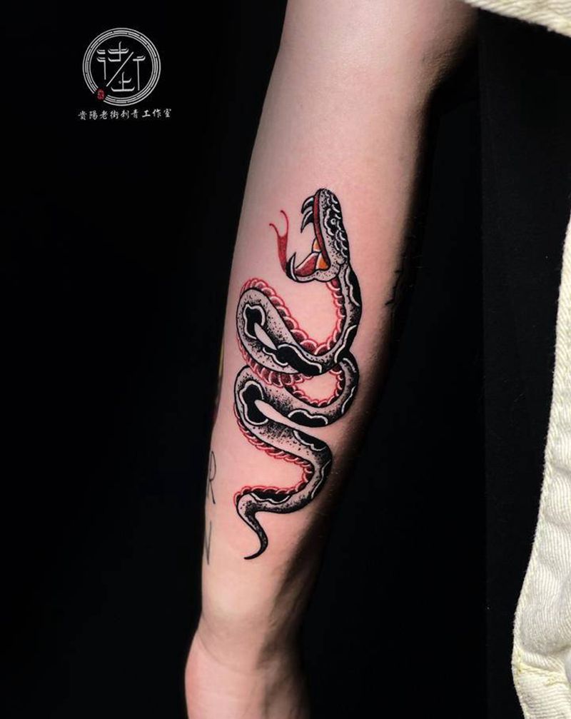 蛇纹身图片_手臂点刺蛇纹身图案
