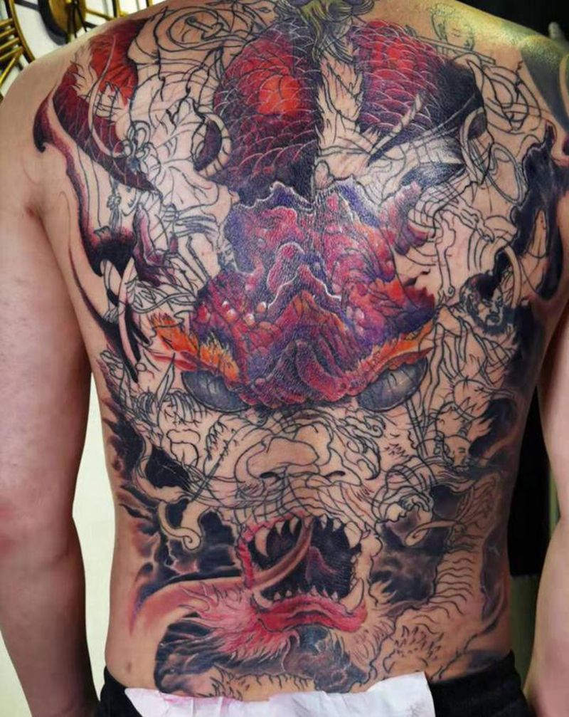 遮盖未完纹身图片_背部纹身图案