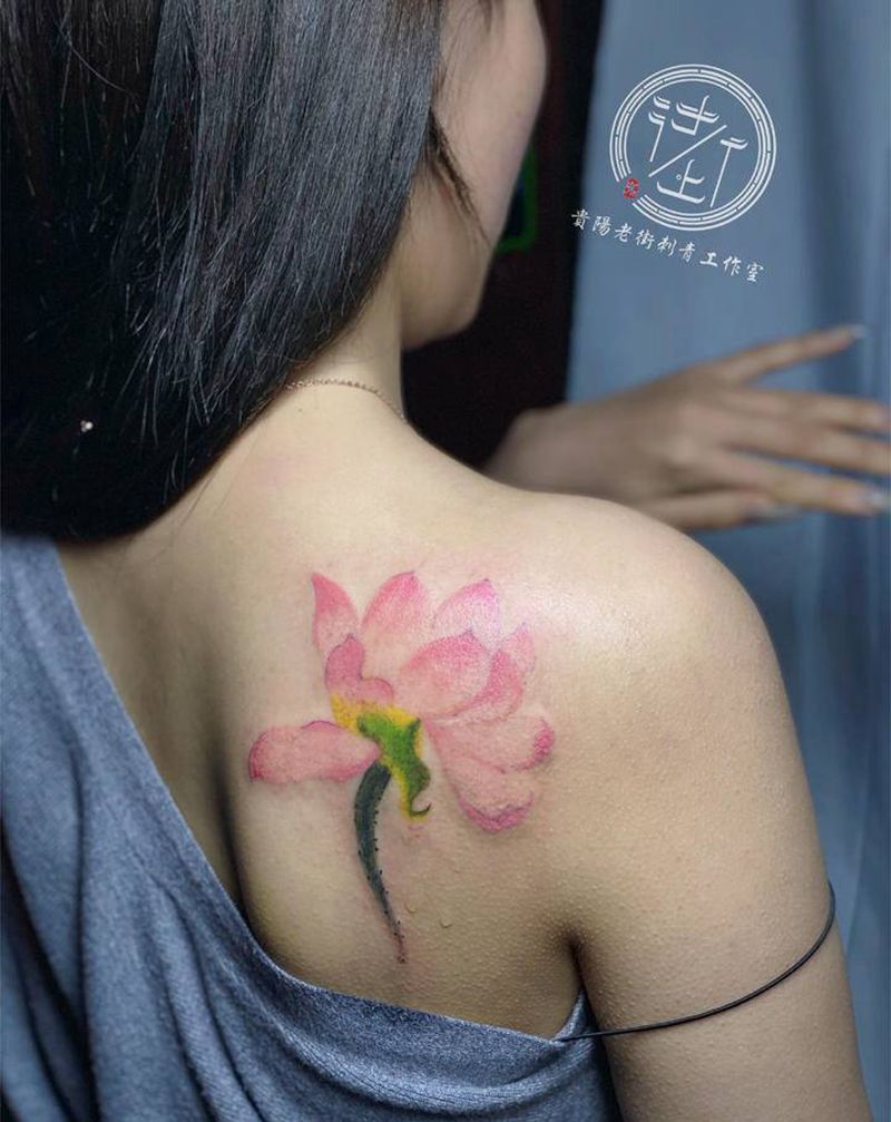 莲花纹身图片_背部水墨莲花纹身图案