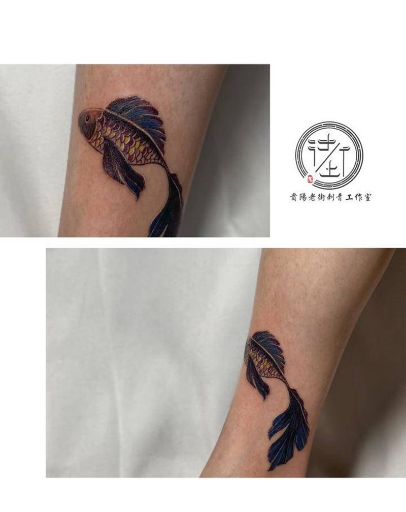 金鱼纹身图片_脚部水彩水墨金鱼遮盖纹身图案