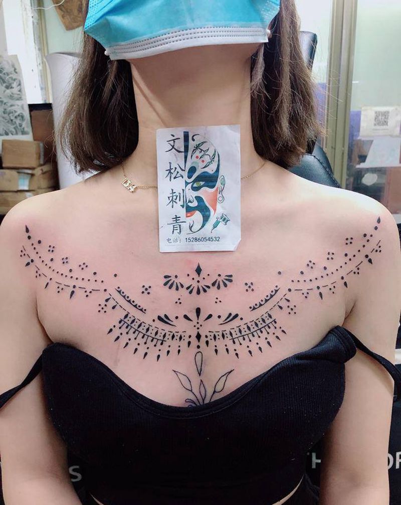 魅力花胸纹身图片_胸部纹身图案