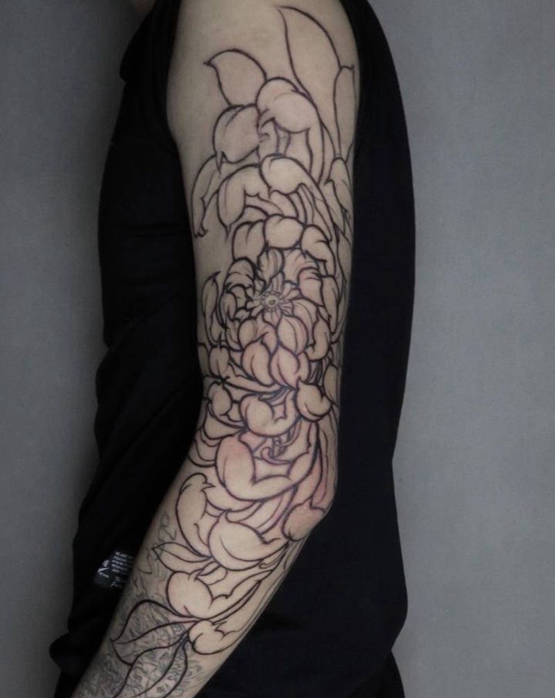菊花纹身图片_手臂点刺纹身图案