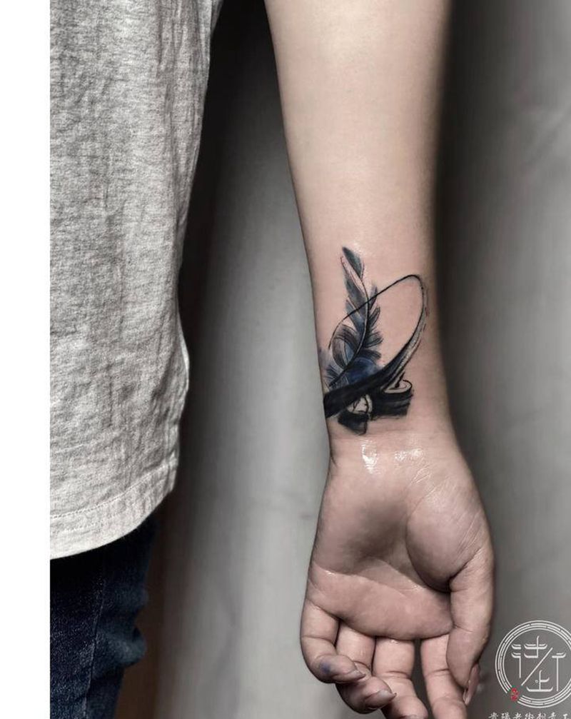 羽毛纹身图片_手部水墨遮盖羽毛纹身图案
